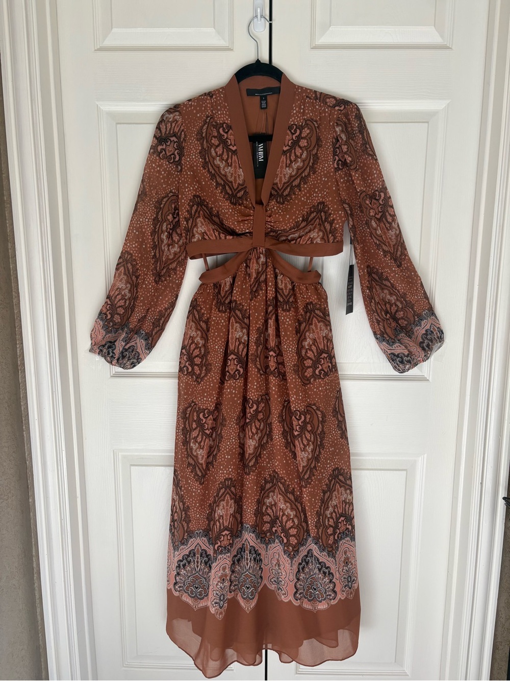 NWT - White House Black Market Rust Paisley Cutout Maxi Dress. Size: 2